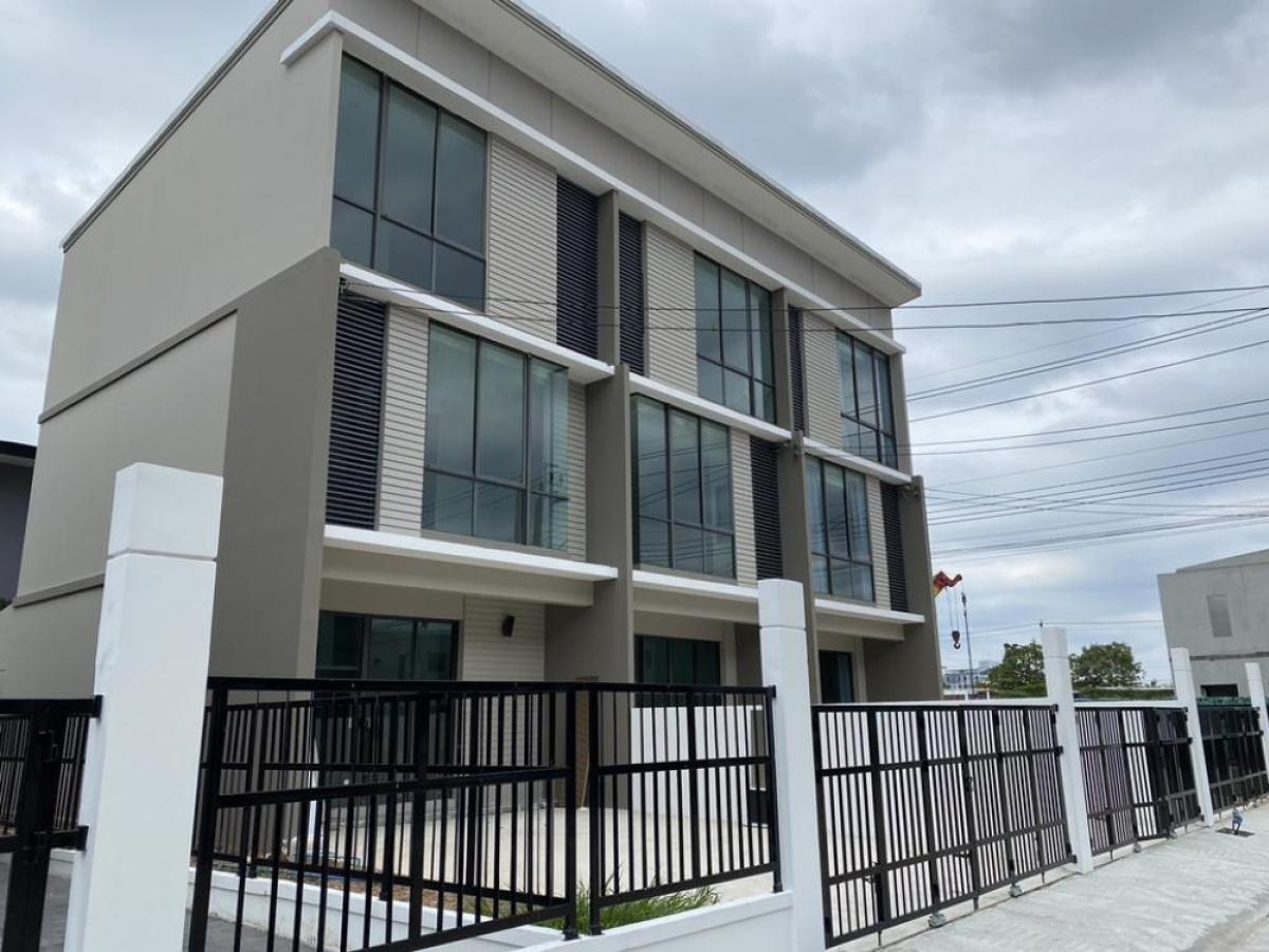 ขายทาวน์โฮมลาดกระบัง สุวรรณภูมิ : ขายทาวน์เฮ้าส์/ทาวน์โฮม  พาทิโอ ลาดกระบัง-มอเตอร์เวย์ ARL-ลาดกระบัง ทับยาว เขต ลาดกระบัง กรุงเทพ CX-126454