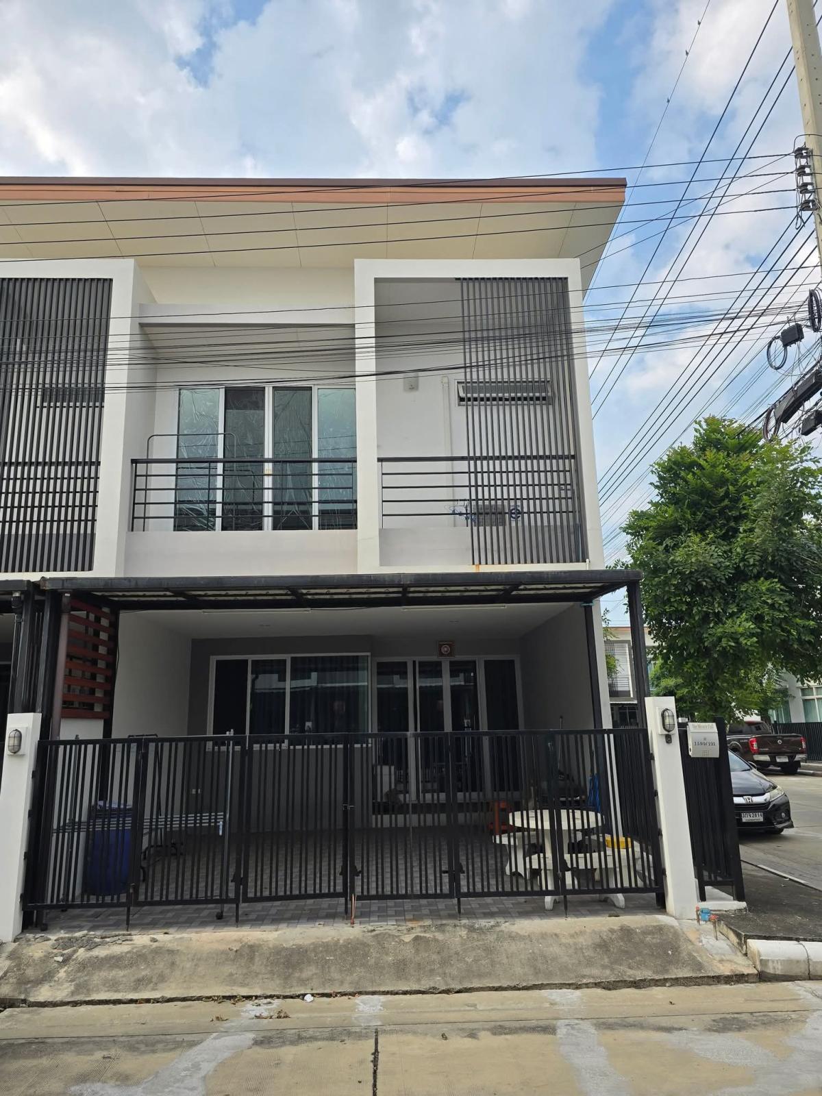 ขายทาวน์โฮมบางแค เพชรเกษม : ขายทาวน์เฮ้าส์/ทาวน์โฮม  เดอะ มิราเคิล เพชรเกษม 63 โครงการ 3 MRT-หลักสอง หลักสอง เขต บางแค กรุงเทพ CX-126524