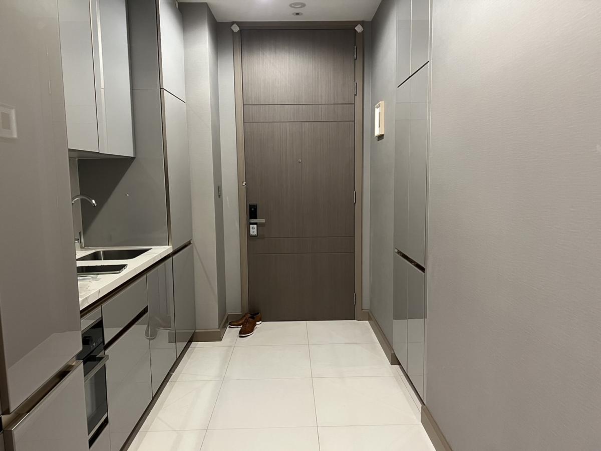 ขายคอนโดพระราม 9 เพชรบุรีตัดใหม่ RCA : 28/02/2026, รวมค่าโอนหรูหรากลางใจเมือง! THE ESSE at SINGHA COMPLEX 1 ห้องนอน พร้อมวิวพิเศษ ใกล้ BTS/MRT เพชรบุรี ราคา 12.5 ล้าน นัดชมห้องทันที!