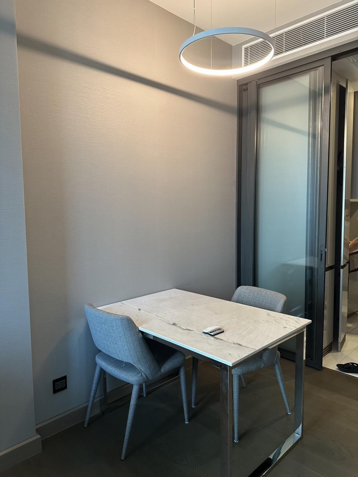 ขายคอนโดพระราม 9 เพชรบุรีตัดใหม่ RCA : 28/02/2026, รวมค่าโอนหรูหรากลางใจเมือง! THE ESSE at SINGHA COMPLEX 1 ห้องนอน พร้อมวิวพิเศษ ใกล้ BTS/MRT เพชรบุรี ราคา 12.5 ล้าน นัดชมห้องทันที!