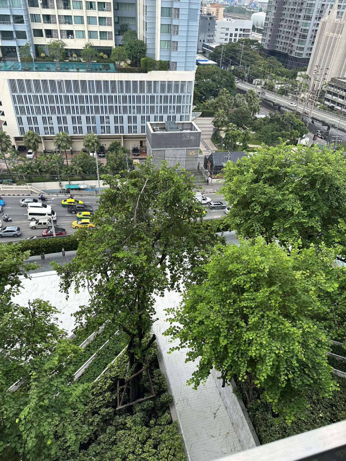 ขายคอนโดพระราม 9 เพชรบุรีตัดใหม่ RCA : 28/02/2026, รวมค่าโอนหรูหรากลางใจเมือง! THE ESSE at SINGHA COMPLEX 1 ห้องนอน พร้อมวิวพิเศษ ใกล้ BTS/MRT เพชรบุรี ราคา 12.5 ล้าน นัดชมห้องทันที!