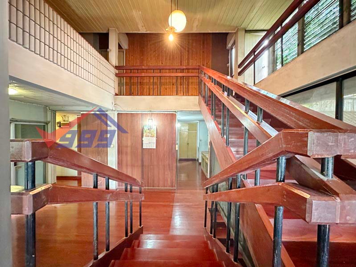 For SaleHouseBang Sue, Wong Sawang, Tao Pun : Land for sale with a house with a 2 -story house with a style near MRT.