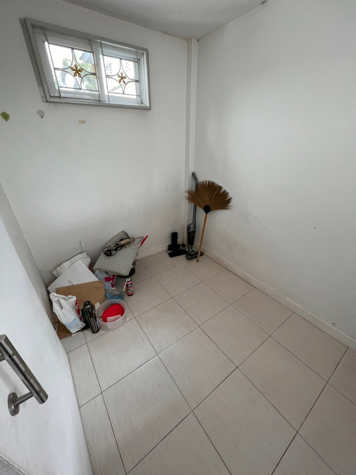 For RentHouseChaengwatana, Muangthong : house near Muang Thong Thani, 1 minute to Impact Arena, 5 minutes to Government Complex.