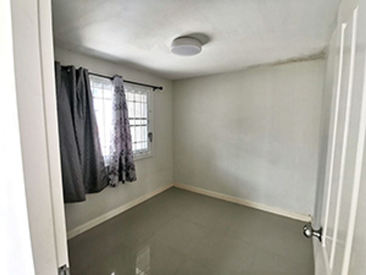 ขายทาวน์โฮมนนทบุรี บางใหญ่ บางบัวทอง : ขายทาวน์โฮม 2,200,000 (พร้อมผู้เช่า) - ซอยรร.สารสาสน์บางบัวทอง ต่อรองได้!