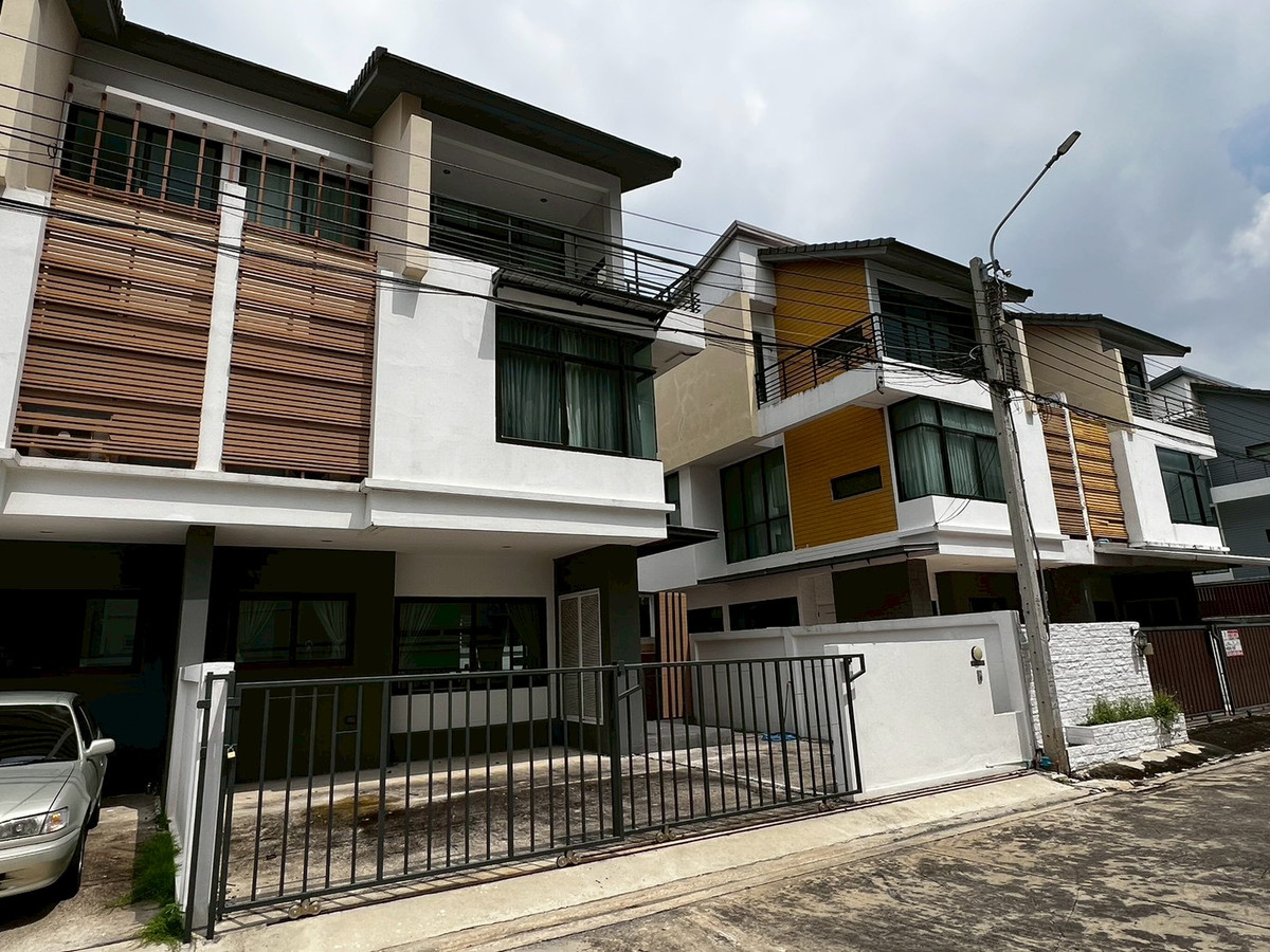 ให้เช่าทาวน์โฮมพระราม 5 ราชพฤกษ์ บางกรวย : บ้านแฝด จดบริษัท ทำออฟฟิศได้ หน้ากว้าง9เมตร ติดถนนราชพฤกษ์ 3ห้องนอน 4ห้องน้ำ