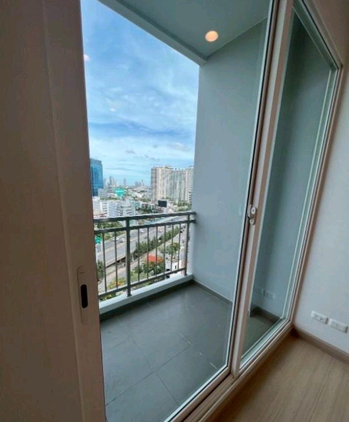 ให้เช่าคอนโดสาทร นราธิวาส : ให้เช่า คอนโดศุภาลัย ไลท์ รัชดา นราธิวาส สาธร ชั้น8 ขนาด 35 ตร.ม  ครบพร้อมอยู่