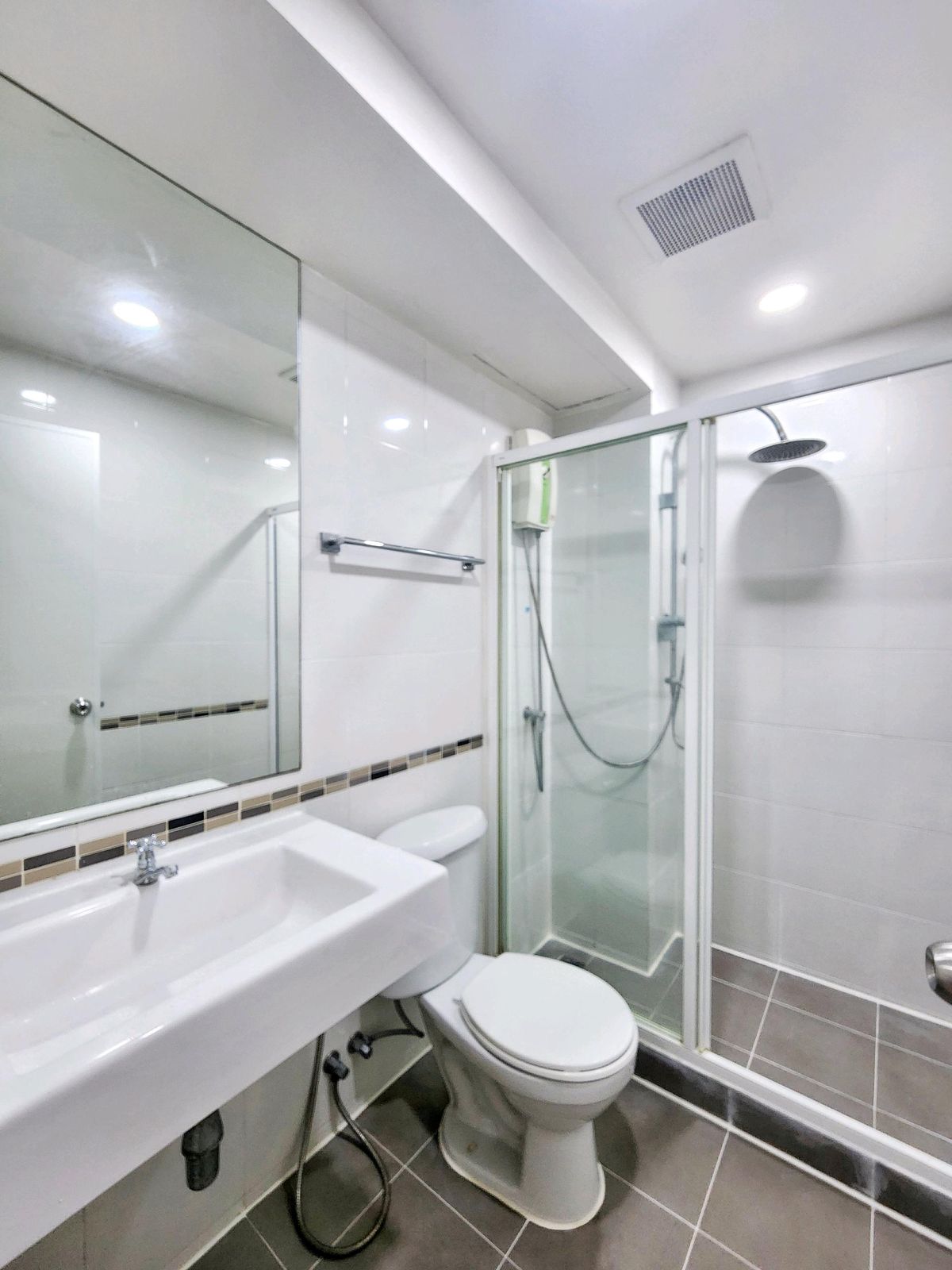 For SaleCondoOnnut, Udomsuk : Condo Dae 3, Sukhumvit 101/1, near BTS Punawithi, the first price, starting at 5,000 baht. The most convenient travel.