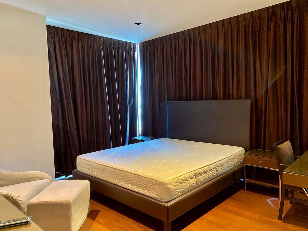 ให้เช่าคอนโดวิทยุ ชิดลม หลังสวน : 🌸📢For rent Athenee Residence 
3 bedroom 3 bathroom (Big room)