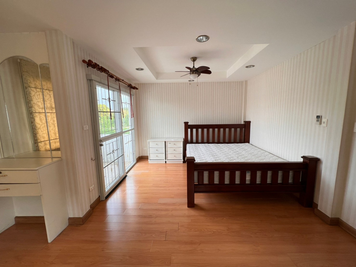 For RentHouseChaengwatana, Muangthong : house near Muang Thong Thani, 1 minute to Impact Arena, 5 minutes to Government Complex.