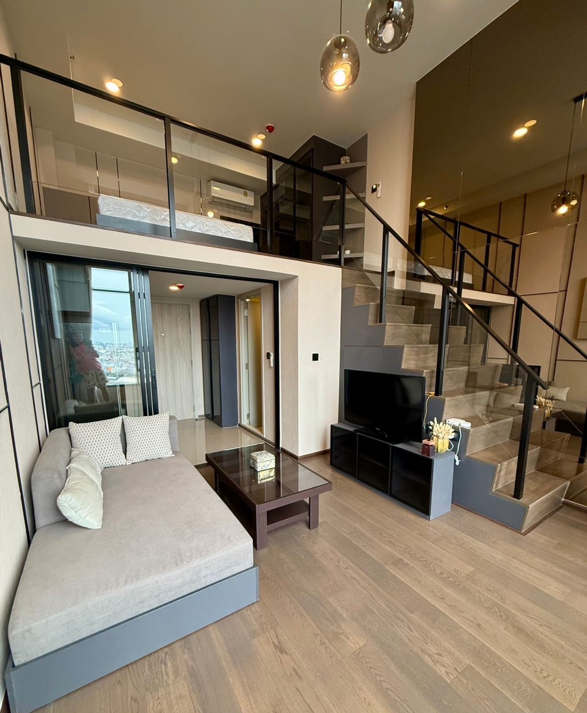 คอนโดสยาม จุฬา สามย่าน : 2025-004  🎯 หายาก! 1 Bedroom Duplex ชั้น 28 @ Park Origin จุฬา-สามย่าน แต่งครบ สวย เท่ พร้อมอยู่ – เหมาะทั้งอยู่เอง & ลงทุน 💸