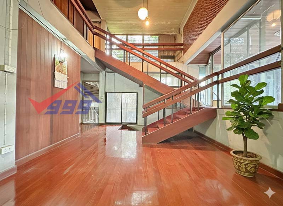 For SaleHouseBang Sue, Wong Sawang, Tao Pun : Land for sale with a house with a 2 -story house with a style near MRT.