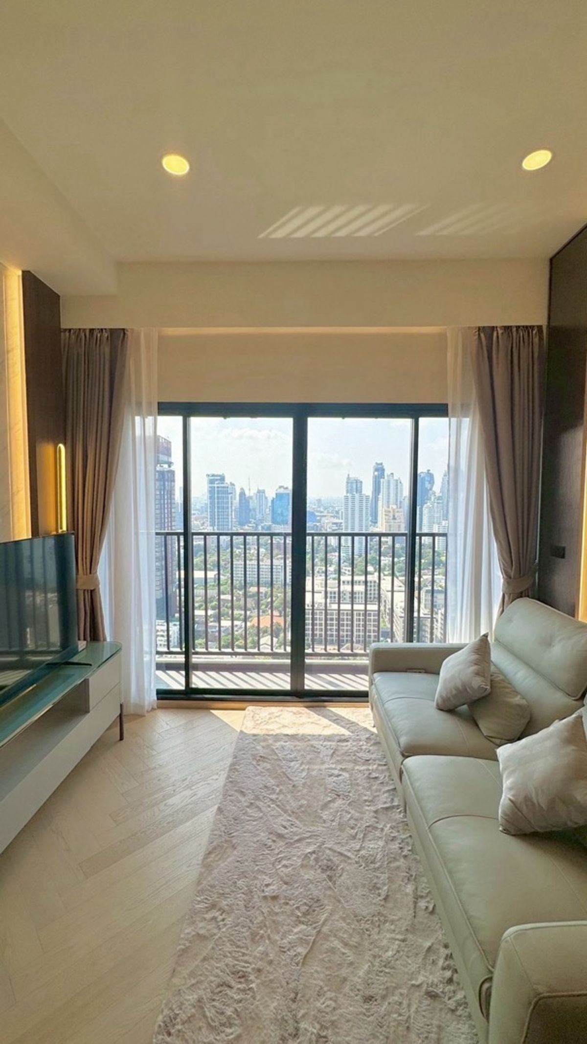 ให้เช่าคอนโดสุขุมวิท อโศก ทองหล่อ : ให้เช่า 2 ห้องนอน Park origin thonglor เพียง 65,000 เท่านั้น 