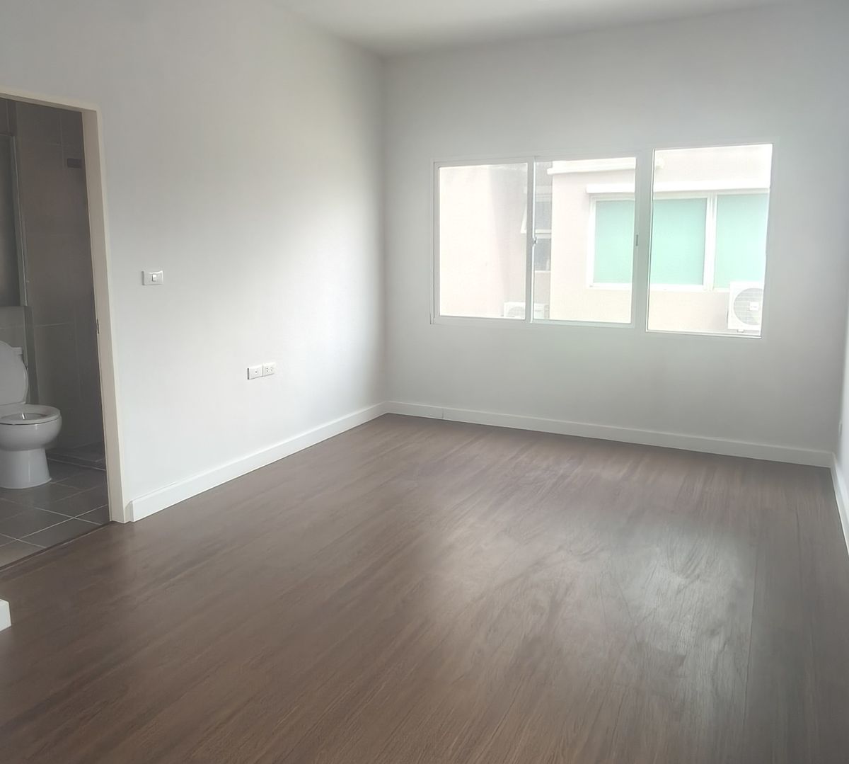 ขายทาวน์โฮมวิภาวดี ดอนเมือง หลักสี่ : บ้านหลังมุม ลดราคาพร้อมจบ ทาวน์ อเวนิว ซิกซ์ตี้ วิภาวดี 60 