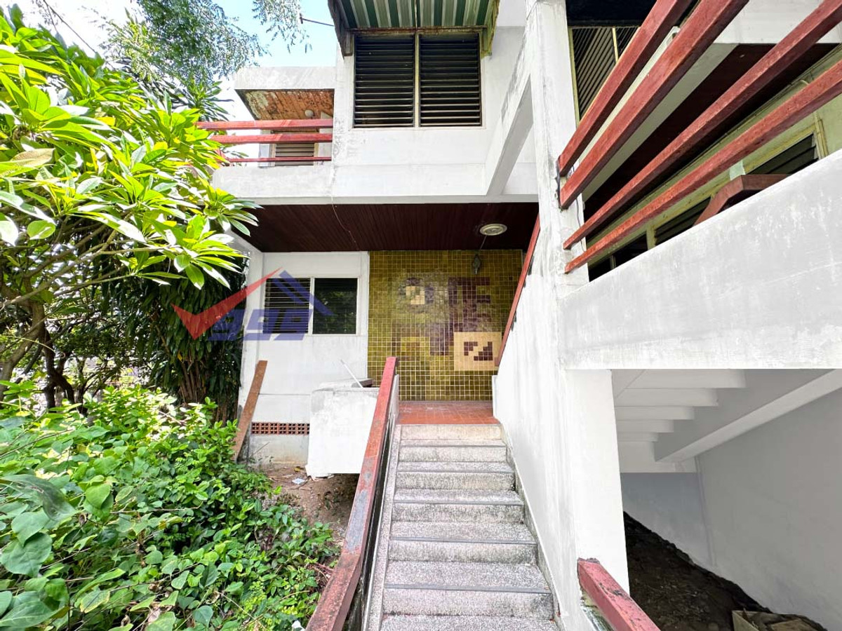 For SaleHouseBang Sue, Wong Sawang, Tao Pun : Land for sale with a house with a 2 -story house with a style near MRT.
