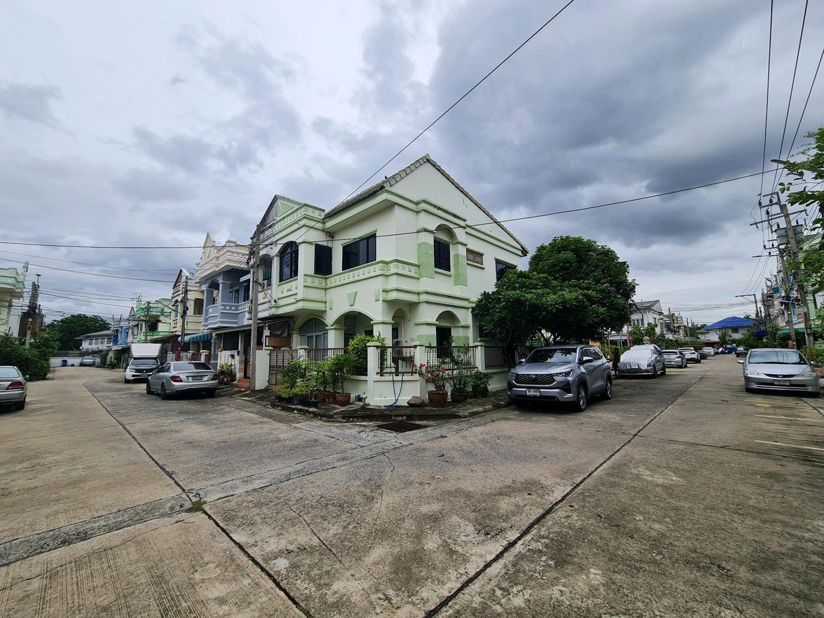 ขายทาวน์โฮมนนทบุรี บางใหญ่ บางบัวทอง : ขาย ทาวน์เฮ้าส์หลังมุม บ้านลภาวัน 7 บางบัวทอง 27 ตารางวา รอบบ้านโล่ง บรรยากาศเหมือนบ้านเดี่ยว