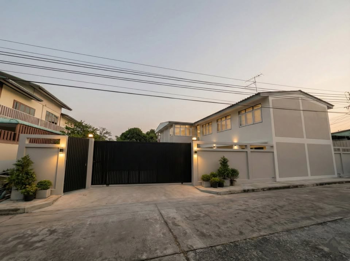 For RentHouseChaengwatana, Muangthong : house with land 160 sq.wah, 5 bedrooms, 2 bathrooms, near Ngamwongwan, Chaengwattana, Prachachuen.