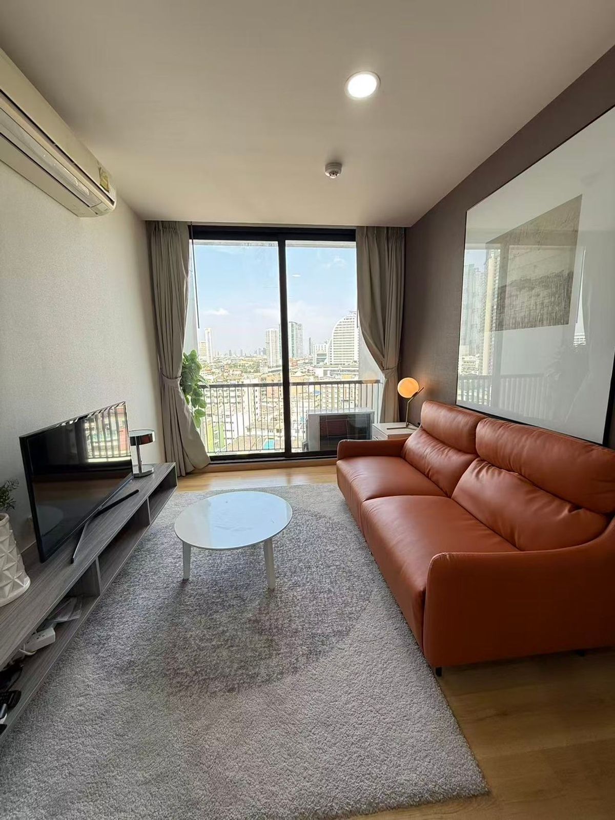 For RentCondoSathorn, Narathiwat : For rent, Noble Revo Silom, large unit, fully furnished, closed to BTS Surasak. Ready to move in.
