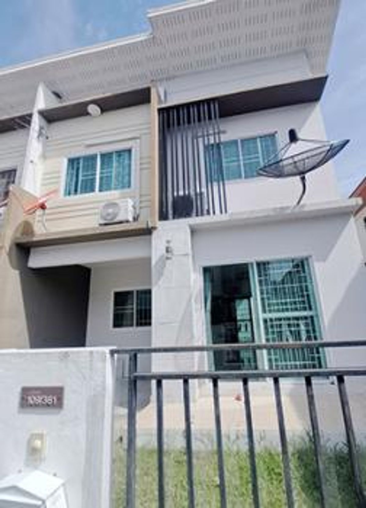 ขายทาวน์โฮมนนทบุรี บางใหญ่ บางบัวทอง : ขายทาวน์โฮม 2,200,000 (พร้อมผู้เช่า) - ซอยรร.สารสาสน์บางบัวทอง ต่อรองได้!