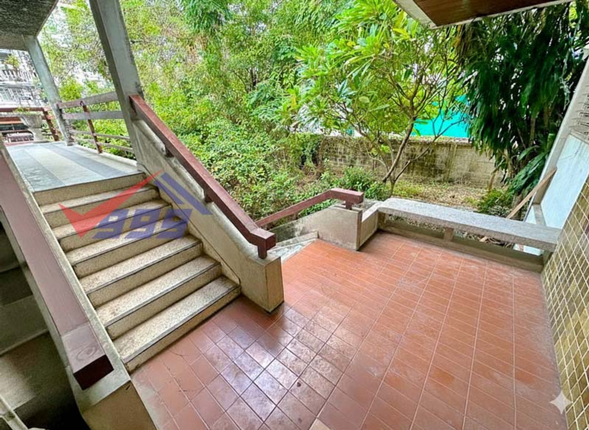 For SaleHouseBang Sue, Wong Sawang, Tao Pun : Land for sale with a house with a 2 -story house with a style near MRT.