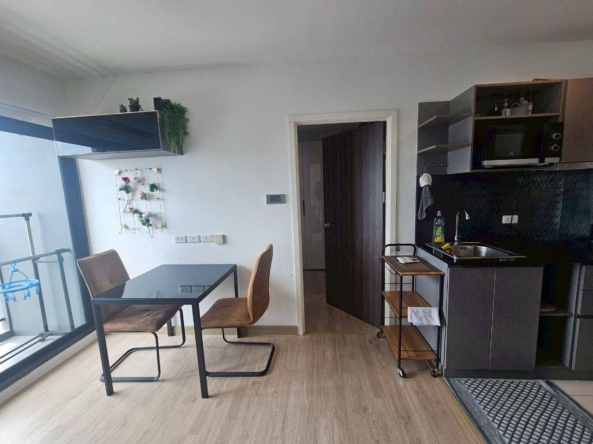 ให้เช่าคอนโดปิ่นเกล้า จรัญสนิทวงศ์ : เต็มตากับทีวี 65 นิ้ว ฟินจิกหมอกับซีรีย์ยาวไป ที่ Thana Astoria Pinklao