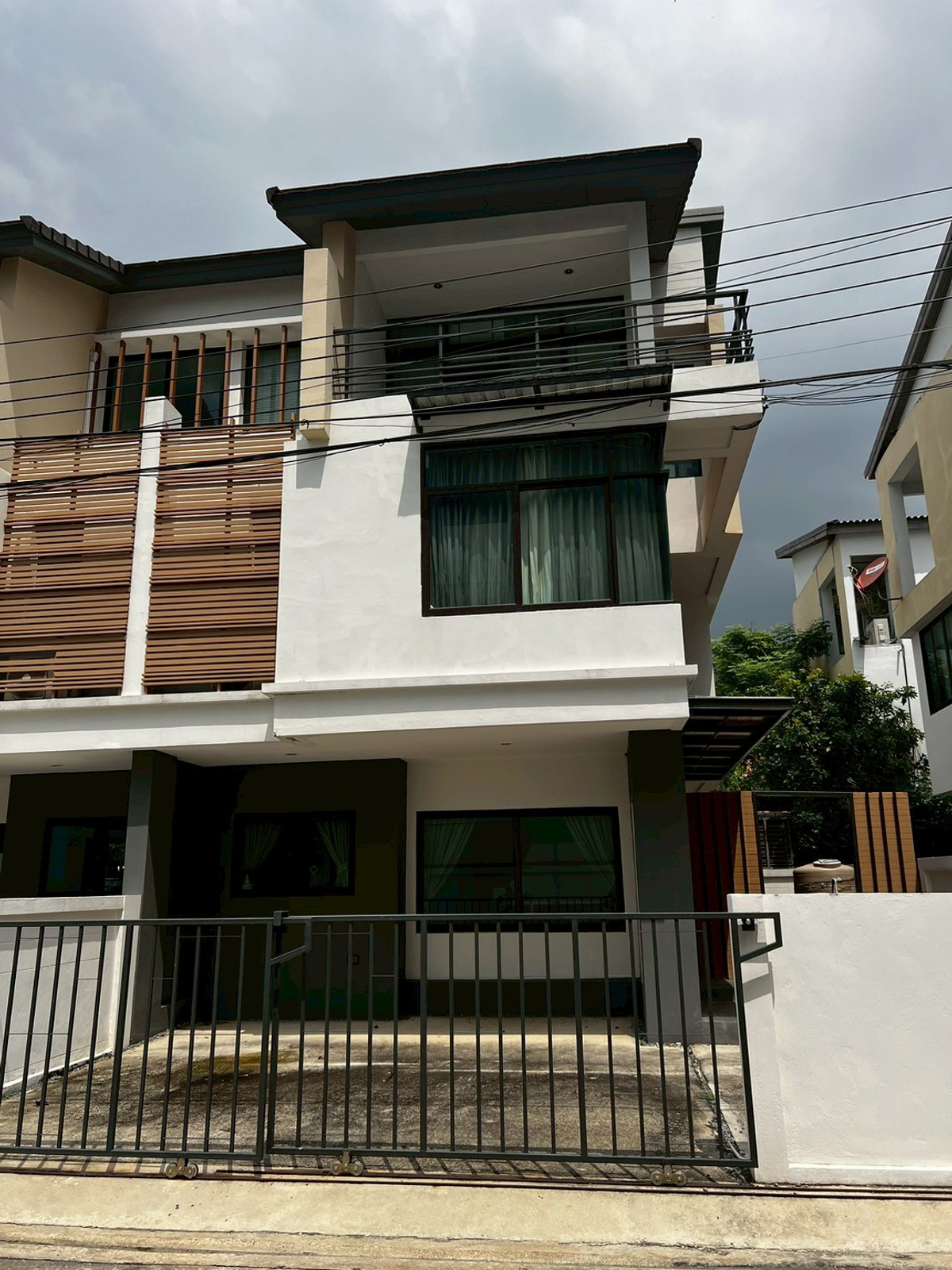 ให้เช่าทาวน์โฮมพระราม 5 ราชพฤกษ์ บางกรวย : บ้านแฝด จดบริษัท ทำออฟฟิศได้ หน้ากว้าง9เมตร ติดถนนราชพฤกษ์ 3ห้องนอน 4ห้องน้ำ