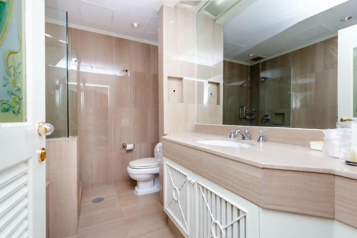 For SaleCondoWitthayu, Chidlom, Langsuan, Ploenchit : 🔥Urgent Sale + 🔥LangSuan Ville, near BTS Chidlom and BTS Ratchadamri, fully furnished, ready to move in.