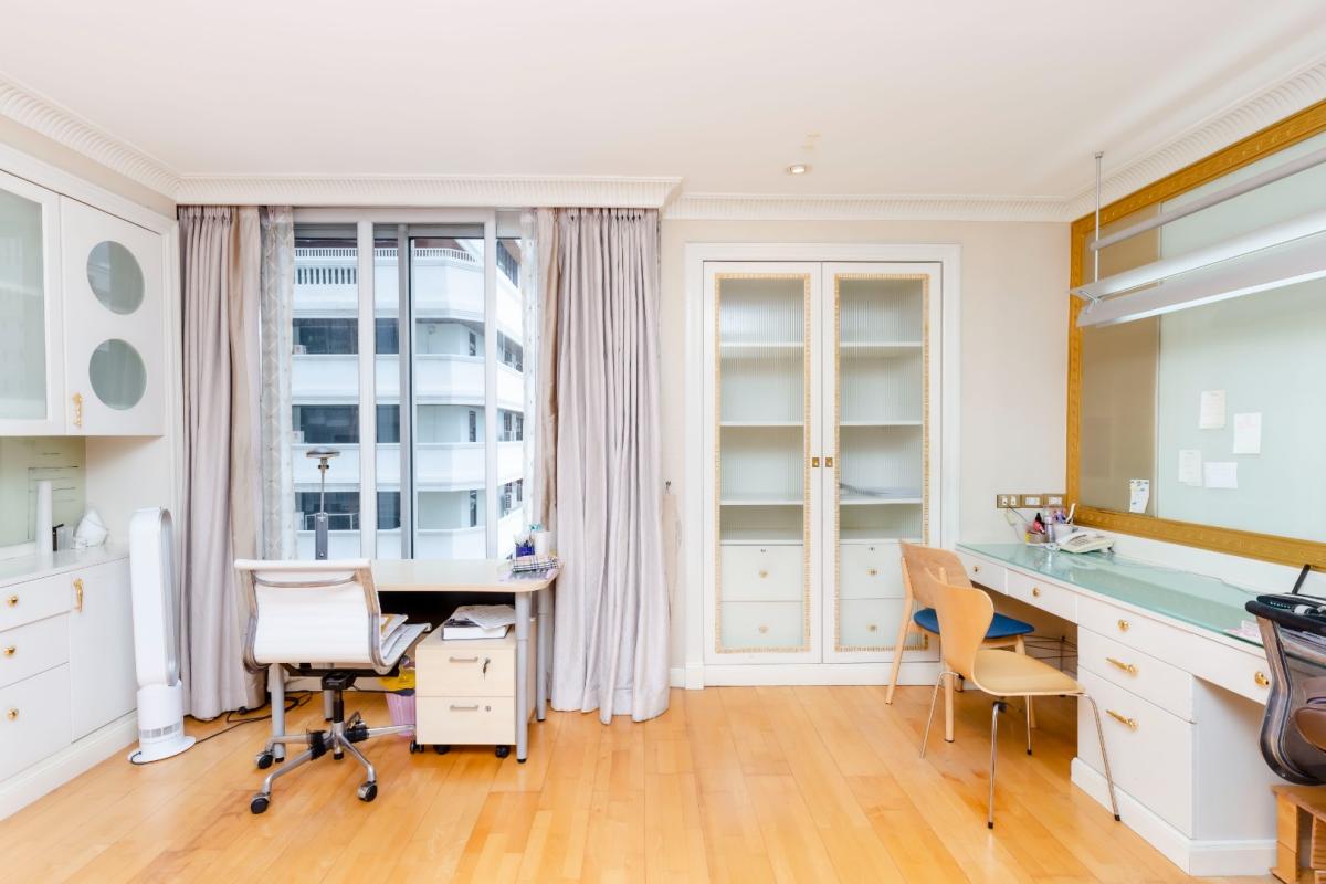 For SaleCondoWitthayu, Chidlom, Langsuan, Ploenchit : 🔥Urgent Sale + 🔥LangSuan Ville, near BTS Chidlom and BTS Ratchadamri, fully furnished, ready to move in.