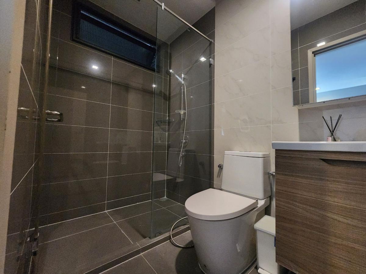 ขายคอนโดสุขุมวิท อโศก ทองหล่อ : 🔥ขายด่วน + 🔥เอ็ม ทองหล่อ 10 ใกล้ BTS เอกมัย เฟอร์นิเจอร์ครบ พร้อมเข้าอยู่