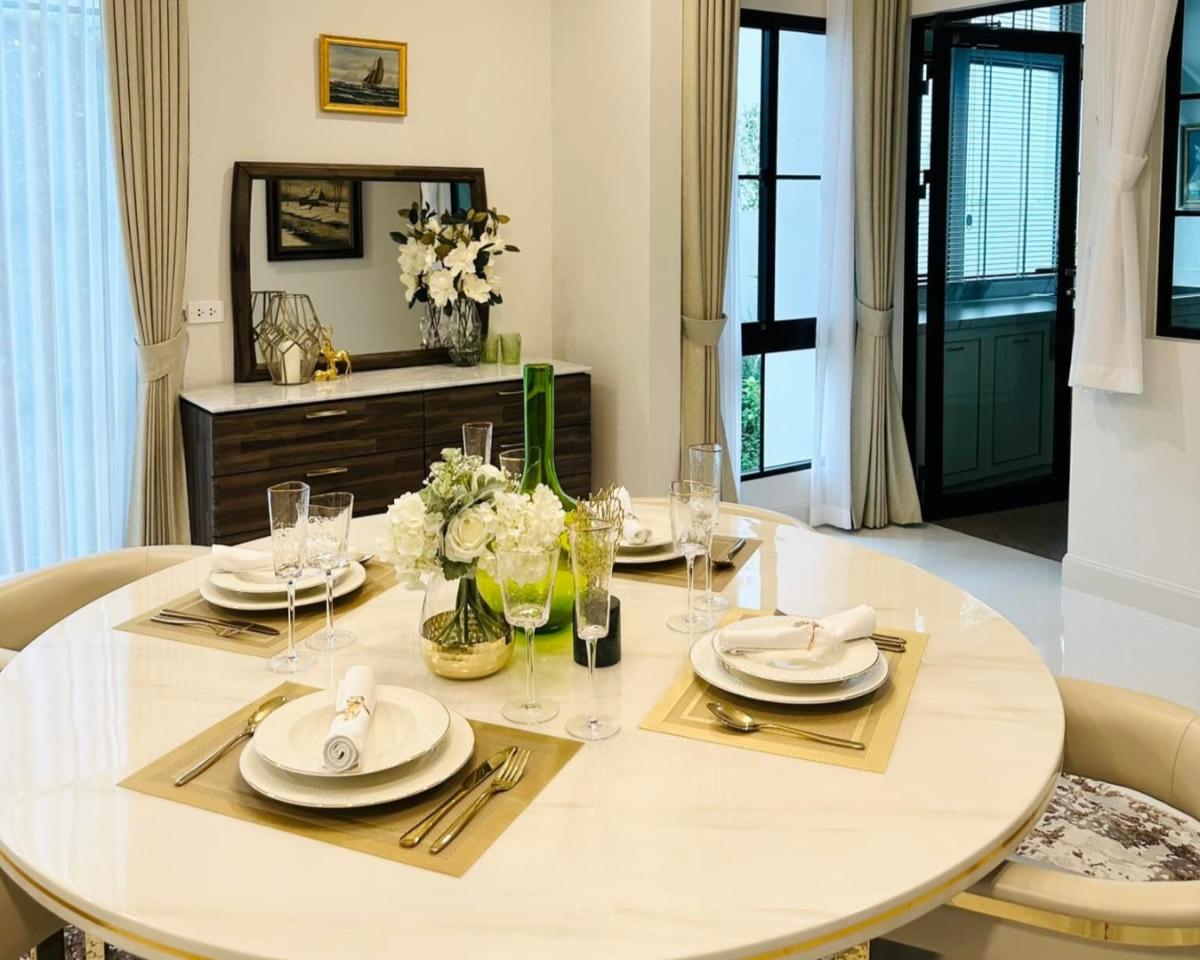 For SaleHousePattanakan, Srinakarin : 🔥Urgent Sale + 🔥Nantawan Rama 9 - New Krungthep Kreetha Intersection, near the Sirat Expressway entrance and exit, near the Kanchanaphisek Ring Road, fully furnished, ready to move in.
