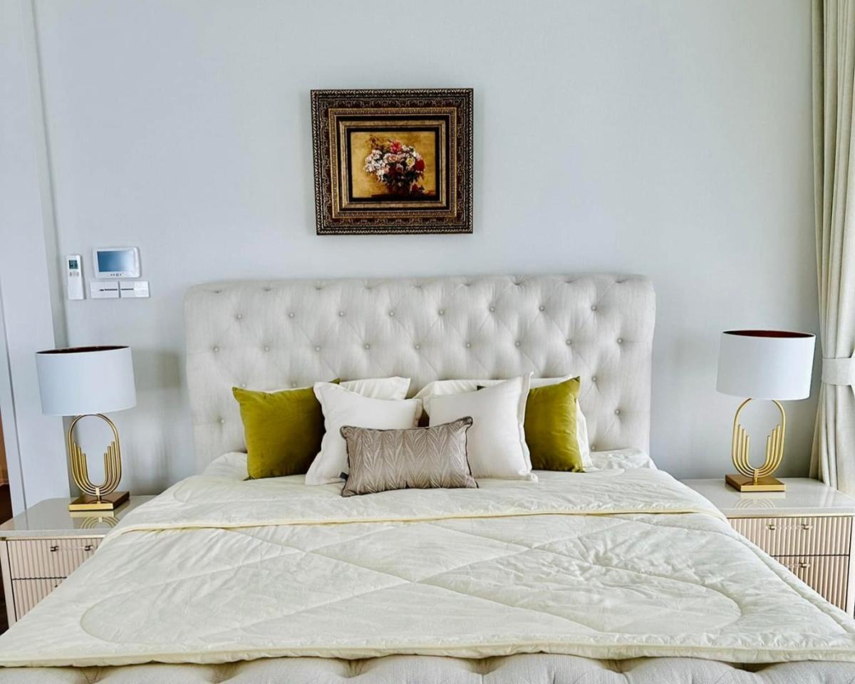 For SaleHousePattanakan, Srinakarin : 🔥Urgent Sale + 🔥Nantawan Rama 9 - New Krungthep Kreetha Intersection, near the Sirat Expressway entrance and exit, near the Kanchanaphisek Ring Road, fully furnished, ready to move in.