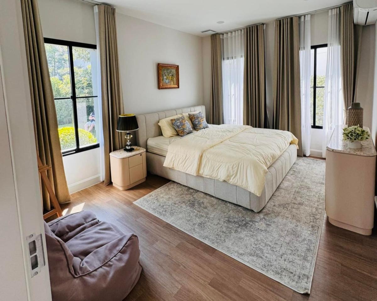 For SaleHousePattanakan, Srinakarin : 🔥Urgent Sale + 🔥Nantawan Rama 9 - New Krungthep Kreetha Intersection, near the Sirat Expressway entrance and exit, near the Kanchanaphisek Ring Road, fully furnished, ready to move in.