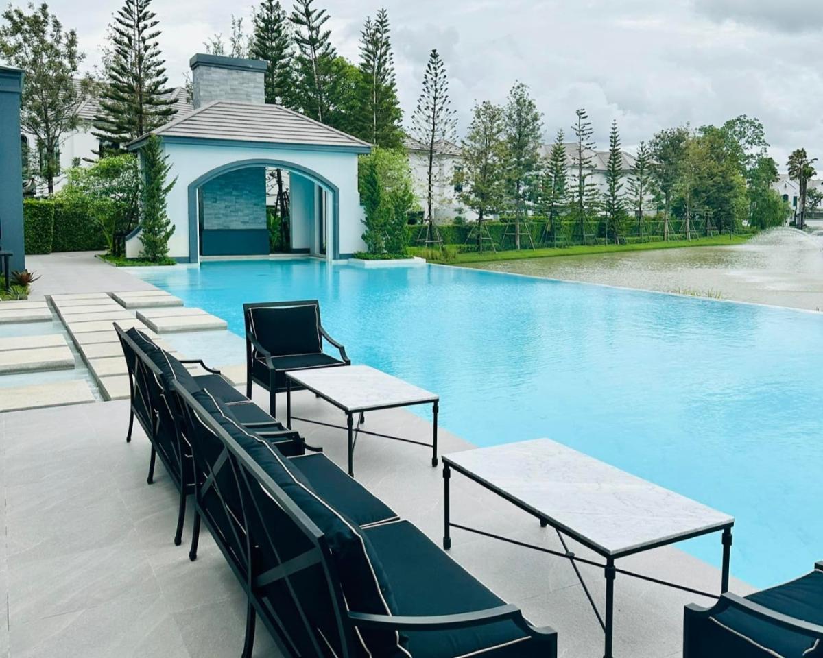 For SaleHousePattanakan, Srinakarin : 🔥Urgent Sale + 🔥Nantawan Rama 9 - New Krungthep Kreetha Intersection, near the Sirat Expressway entrance and exit, near the Kanchanaphisek Ring Road, fully furnished, ready to move in.