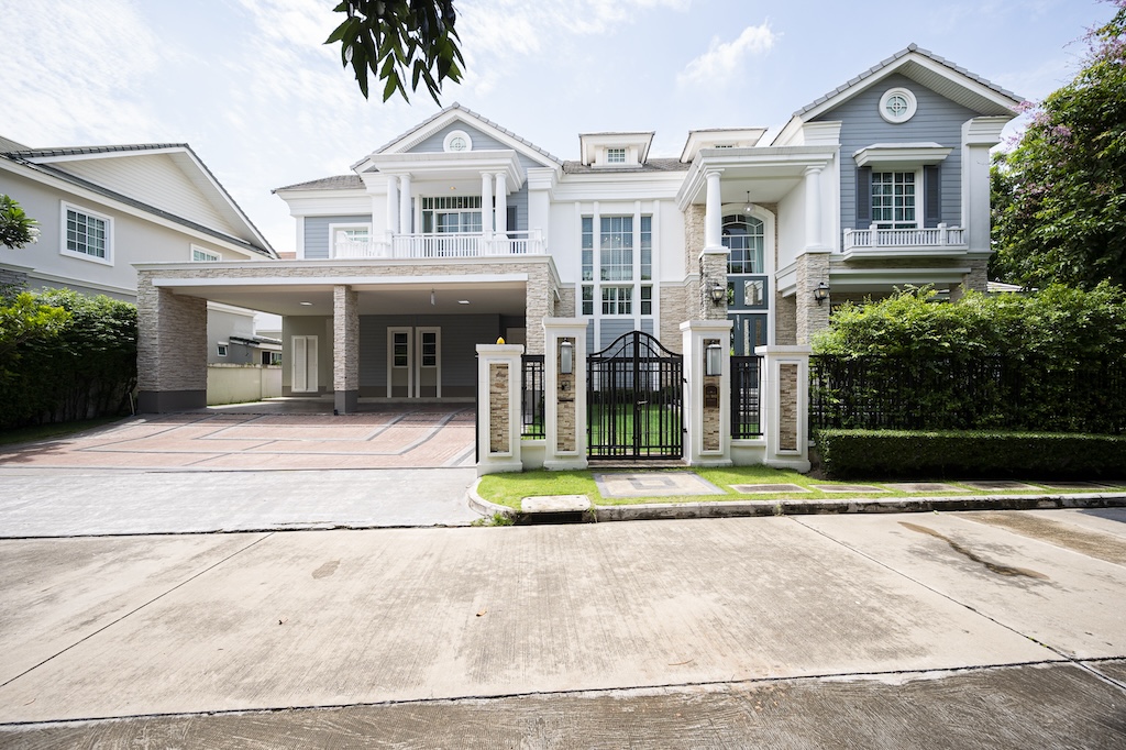 ขายบ้านบางนา แบริ่ง ลาซาล : 🔥ขายด่วน + 🔥นาราสิริ บางนา ใกล้ Mega บางนา และสนามบินสุวรรณภูมิ เฟอร์นิเจอร์ครบ พร้อมเข้าอยู่