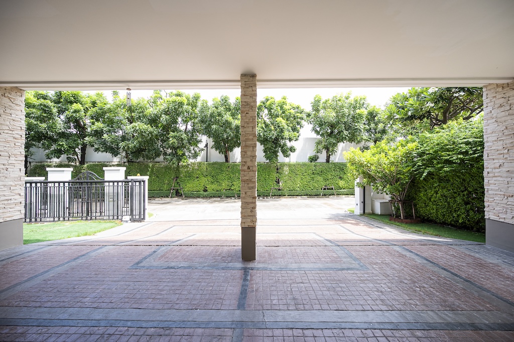 ขายบ้านบางนา แบริ่ง ลาซาล : 🔥ขายด่วน + 🔥นาราสิริ บางนา ใกล้ Mega บางนา และสนามบินสุวรรณภูมิ เฟอร์นิเจอร์ครบ พร้อมเข้าอยู่