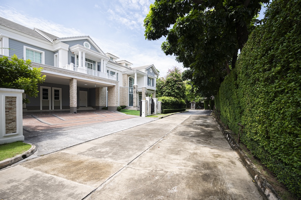 ขายบ้านบางนา แบริ่ง ลาซาล : 🔥ขายด่วน + 🔥นาราสิริ บางนา ใกล้ Mega บางนา และสนามบินสุวรรณภูมิ เฟอร์นิเจอร์ครบ พร้อมเข้าอยู่