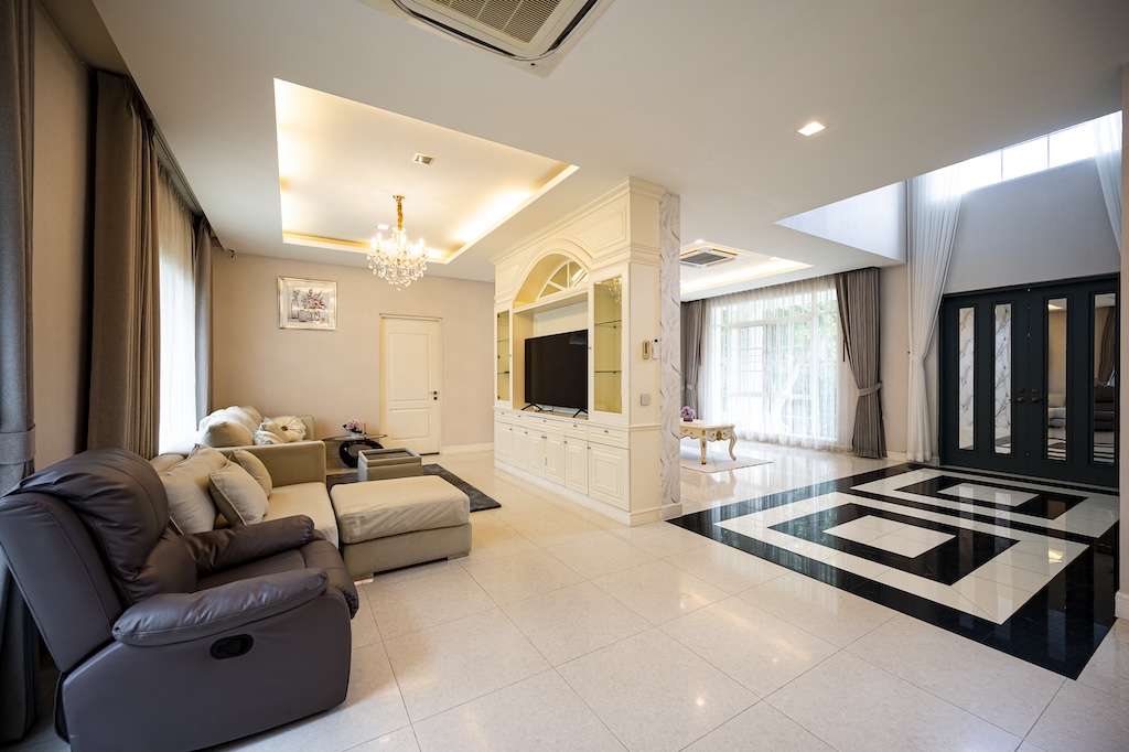 ขายบ้านบางนา แบริ่ง ลาซาล : 🔥ขายด่วน + 🔥นาราสิริ บางนา ใกล้ Mega บางนา และสนามบินสุวรรณภูมิ เฟอร์นิเจอร์ครบ พร้อมเข้าอยู่