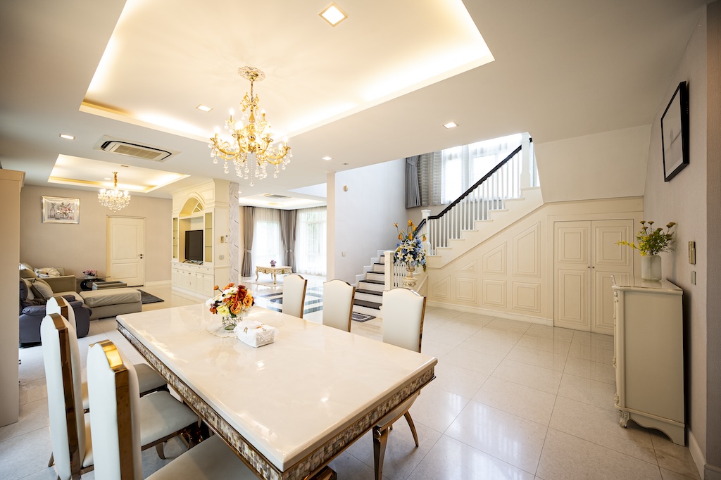 ขายบ้านบางนา แบริ่ง ลาซาล : 🔥ขายด่วน + 🔥นาราสิริ บางนา ใกล้ Mega บางนา และสนามบินสุวรรณภูมิ เฟอร์นิเจอร์ครบ พร้อมเข้าอยู่