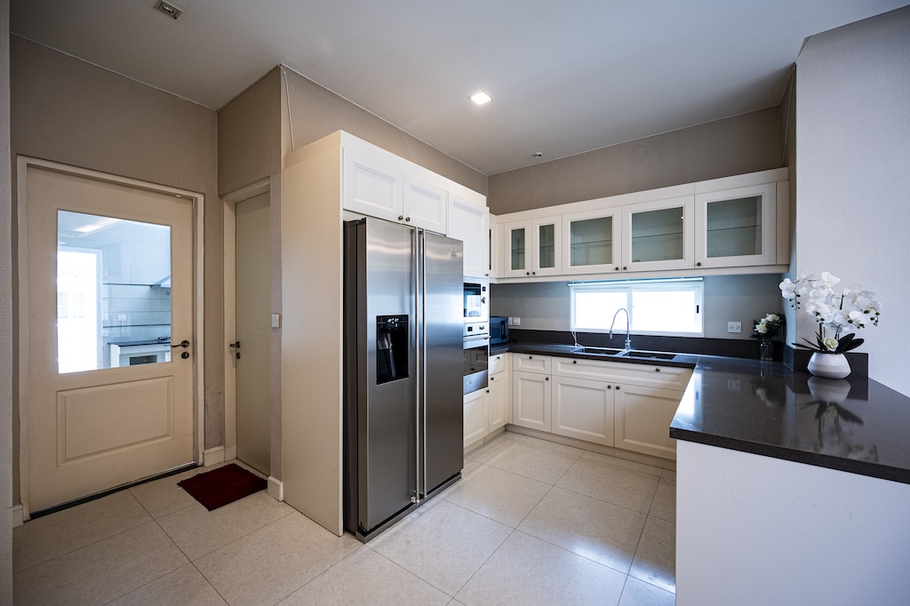 ขายบ้านบางนา แบริ่ง ลาซาล : 🔥ขายด่วน + 🔥นาราสิริ บางนา ใกล้ Mega บางนา และสนามบินสุวรรณภูมิ เฟอร์นิเจอร์ครบ พร้อมเข้าอยู่