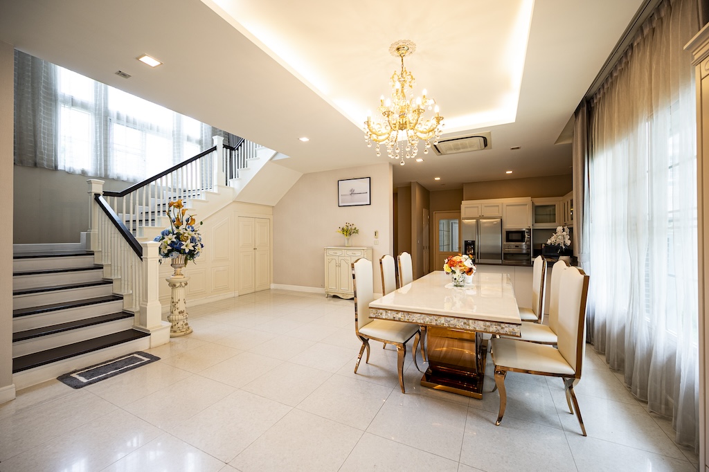 ขายบ้านบางนา แบริ่ง ลาซาล : 🔥ขายด่วน + 🔥นาราสิริ บางนา ใกล้ Mega บางนา และสนามบินสุวรรณภูมิ เฟอร์นิเจอร์ครบ พร้อมเข้าอยู่