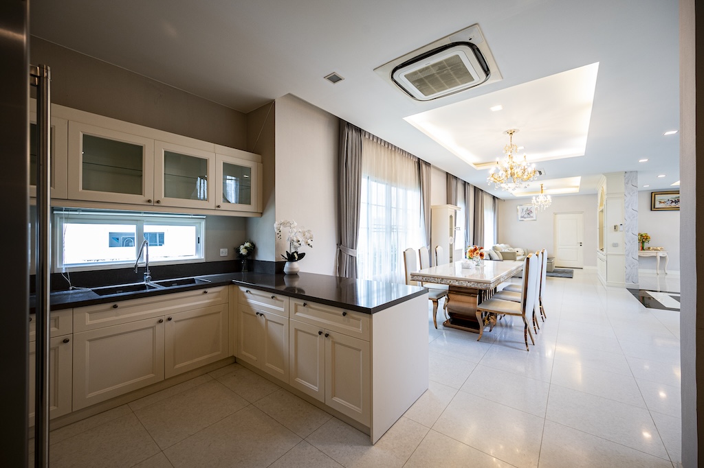 ขายบ้านบางนา แบริ่ง ลาซาล : 🔥ขายด่วน + 🔥นาราสิริ บางนา ใกล้ Mega บางนา และสนามบินสุวรรณภูมิ เฟอร์นิเจอร์ครบ พร้อมเข้าอยู่