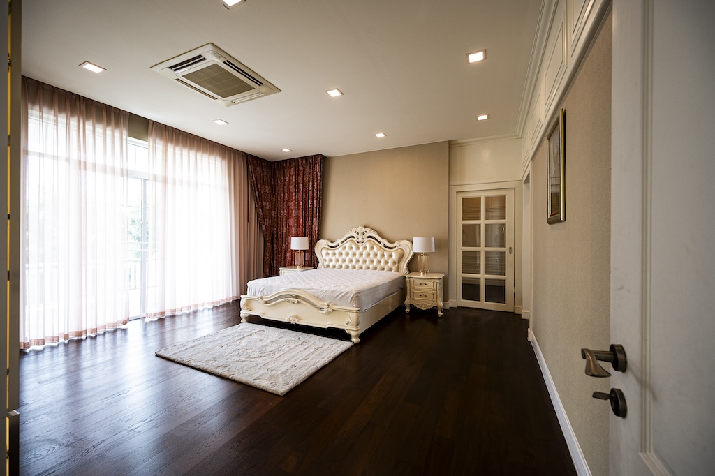 ขายบ้านบางนา แบริ่ง ลาซาล : 🔥ขายด่วน + 🔥นาราสิริ บางนา ใกล้ Mega บางนา และสนามบินสุวรรณภูมิ เฟอร์นิเจอร์ครบ พร้อมเข้าอยู่