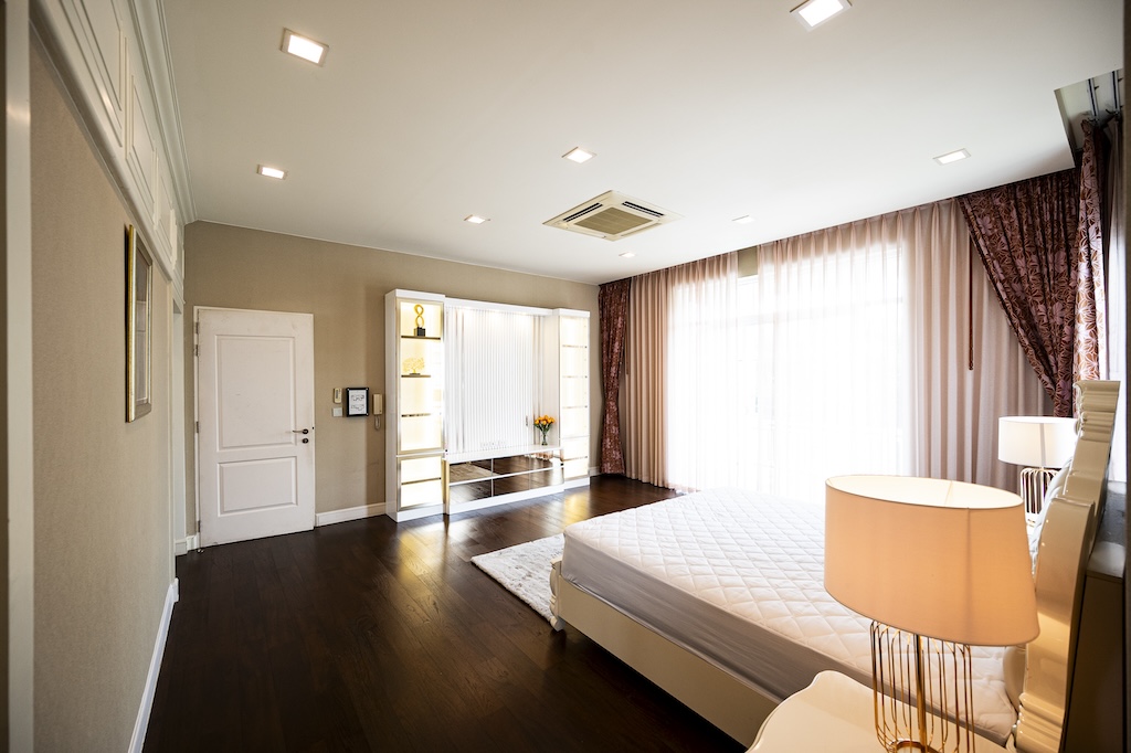 ขายบ้านบางนา แบริ่ง ลาซาล : 🔥ขายด่วน + 🔥นาราสิริ บางนา ใกล้ Mega บางนา และสนามบินสุวรรณภูมิ เฟอร์นิเจอร์ครบ พร้อมเข้าอยู่