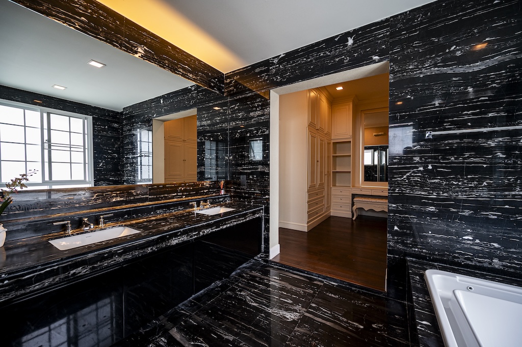 ขายบ้านบางนา แบริ่ง ลาซาล : 🔥ขายด่วน + 🔥นาราสิริ บางนา ใกล้ Mega บางนา และสนามบินสุวรรณภูมิ เฟอร์นิเจอร์ครบ พร้อมเข้าอยู่