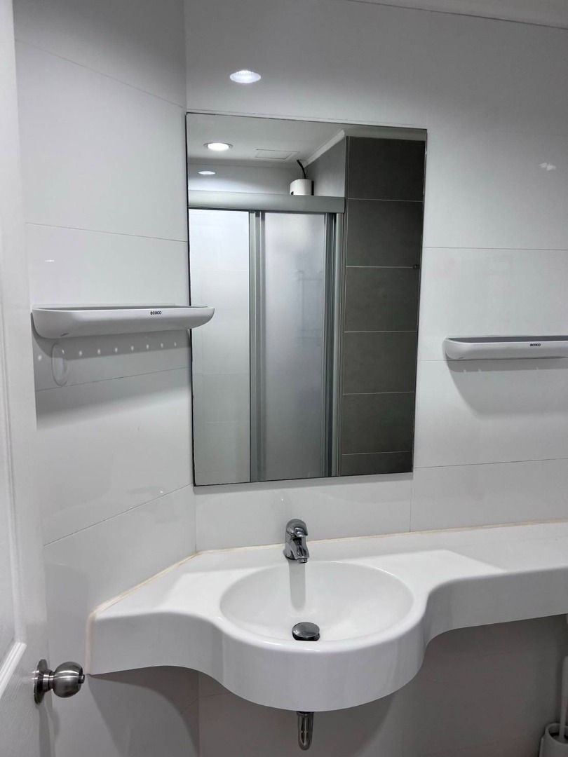 For RentCondoKhlongtoei, Kluaynamthai : 🔥Urgent Rent🔥 Lumpini Place Rama 4, fully furnished and equipped, near MRT Queen Sirikit National Convention Center and BTS Ekkamai.