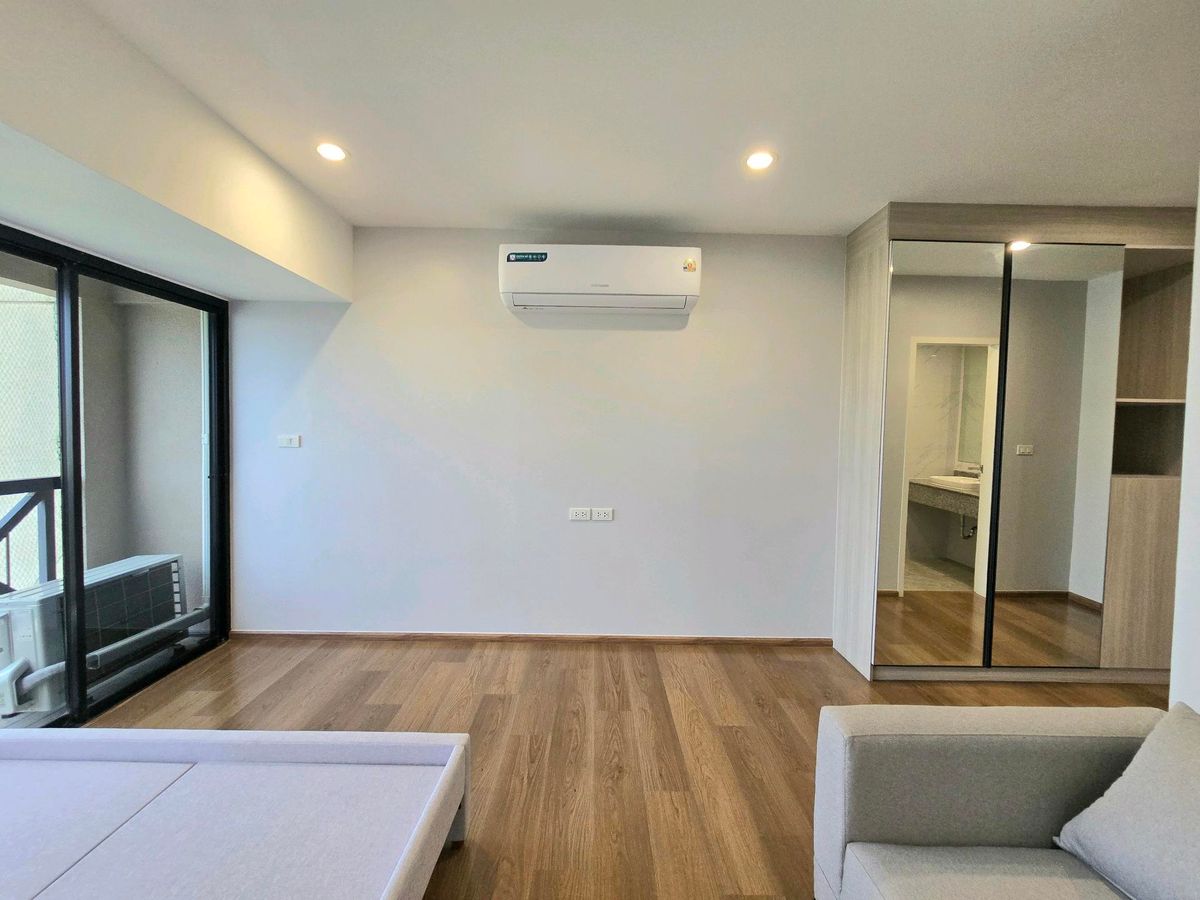 ขายคอนโดรามคำแหง หัวหมาก : คอนโดขนาด 30+ ใกล้มหาวิทยาลัยรามคำแหง ผ่อนเริ่มต้น 8,500 บาท ฟรีเฟอร์ เครื่องใช้ไฟฟ้า 4 อย่าง เข้าถึงถนนเส้นสำคัญเลียบด่วนรามอินทรา - รามคำแหง- พระราม9