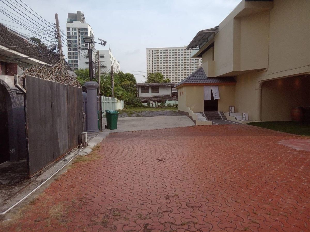 ให้เช่าร้านค้า/ตลาดนัดสะพานควาย จตุจักร : ปล่อยเช่า บ้านเช่าทำธุรกิจ อินทามระ 3 บนที่ดิน 307 ตารางวา จอดรถได้หลายคัน ทำเล ย่าน อารีย์ - พญาไท กรุงเทพมหานคร 