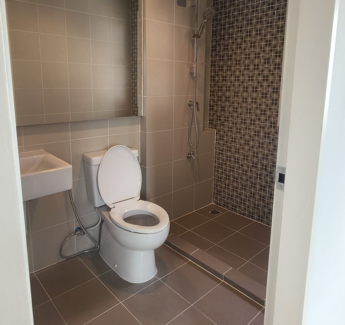 ขายทาวน์โฮมวิภาวดี ดอนเมือง หลักสี่ : บ้านหลังมุม ลดราคาพร้อมจบ ทาวน์ อเวนิว ซิกซ์ตี้ วิภาวดี 60 