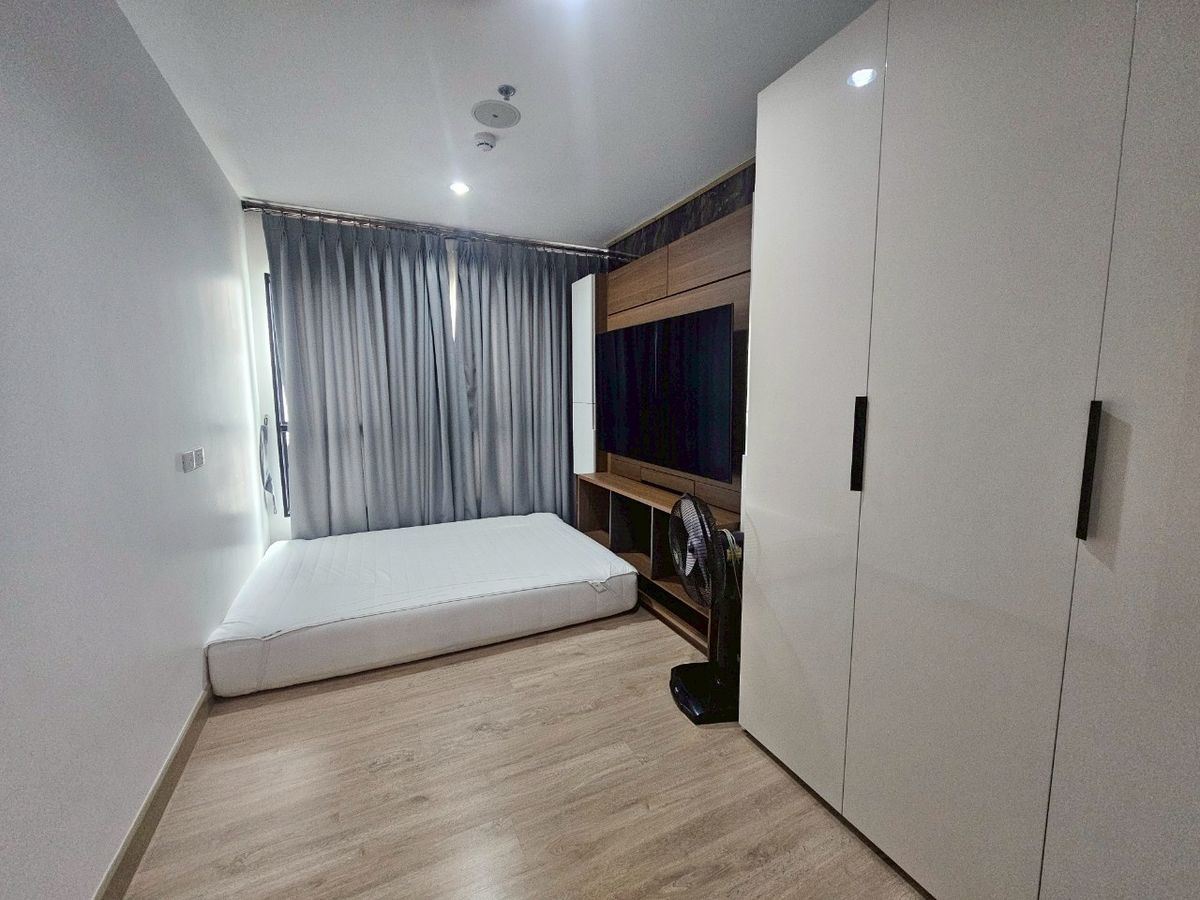 ให้เช่าคอนโดปิ่นเกล้า จรัญสนิทวงศ์ : เต็มตากับทีวี 65 นิ้ว ฟินจิกหมอกับซีรีย์ยาวไป ที่ Thana Astoria Pinklao