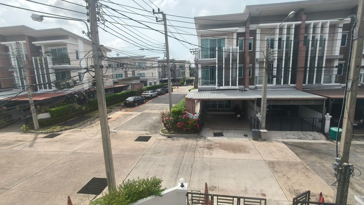 ขายทาวน์โฮมวิภาวดี ดอนเมือง หลักสี่ : บ้านหลังมุม ลดราคาพร้อมจบ ทาวน์ อเวนิว ซิกซ์ตี้ วิภาวดี 60 