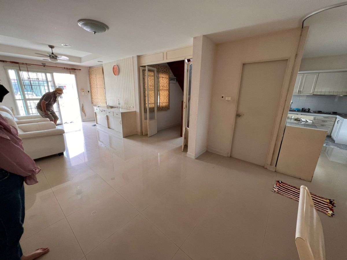 For RentHouseChaengwatana, Muangthong : house near Muang Thong Thani, 1 minute to Impact Arena, 5 minutes to Government Complex.